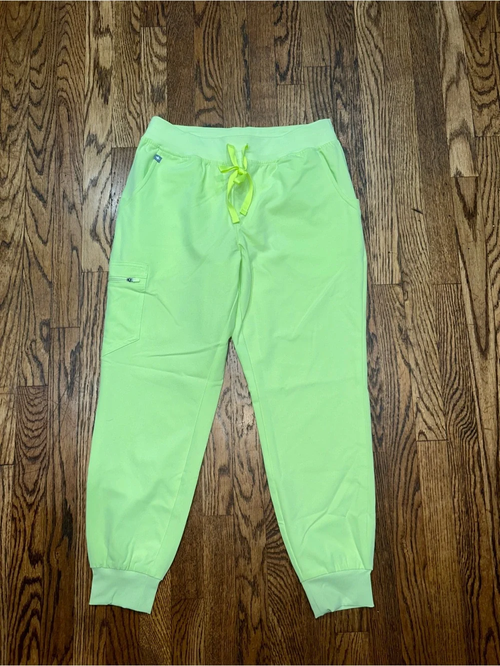 FIGS Lime Green Scrub Set Top M Pants M/P NWT/NWOT V-Neck Scrub Top & Drawstring